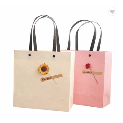 좋은 가격 유행 재사용 엠보스 아트 부티크 종이 가방 선물 가게 온라인으로